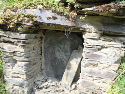 Стелы надмогильные