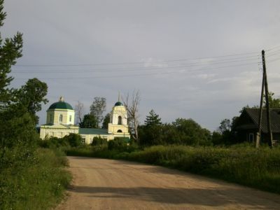 Церковь Рождества Христова с остатками иконостаса и с живописью сер. XIX в.