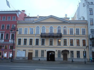 Дом Сухозанета И.О.