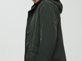 Ветровка с капюшоном свободного силуэта