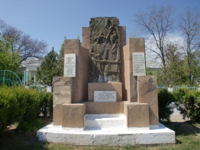 Братская могила 12 борцов за власть Советов в Дагестане