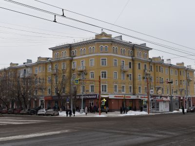 Дом жилой с магазином