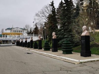 Мемориальный скульптурный комплекс, посвященным знатным землякам Мордовии