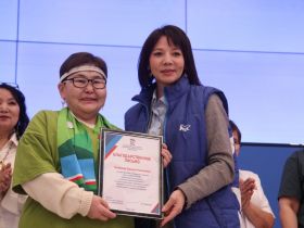 В Якутии в День волонтера отметили лучших добровольцев