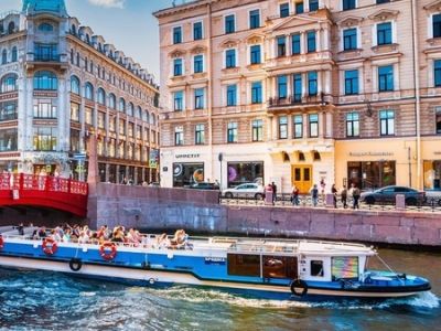 Полуденный выстрел с Невы: каналы, крепость и живая традиция Петербурга