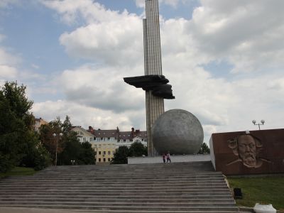 Памятник, сооруженный в честь 600-летия г. Калуги