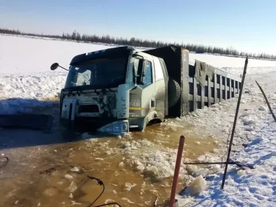 Большегруз провалился под лёд в Среднеколымском районе: результаты проверки Минэкологии