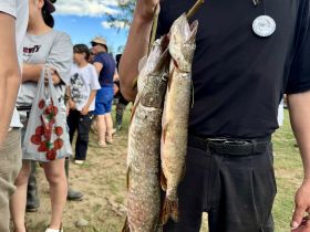 Щука 2,5 кило и трехлетний рыбак. В Якутии прошли соревнования по любительской рыбалке