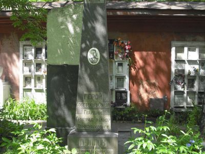 Могила - Луппов Владимир Васильевич (1897-1944), Герой Советского Союза