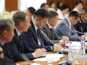 Глава Якутии провел заседание Совета по местному самоуправлению