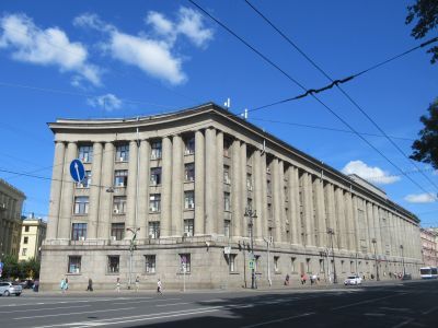 Здание Академии легкой промышленности им. С.М.Кирова
