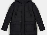 Утепленное полупальто с накладными карманами и капюшоном