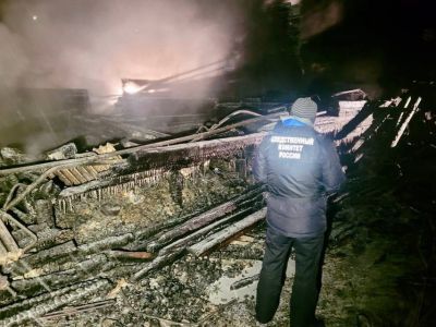 Названа предварительная причина пожара с двумя погибшими в Мирнинском районе