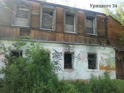 Дом с каменным флигелем