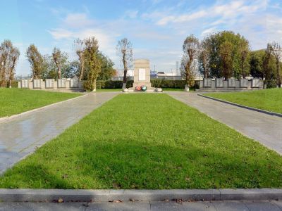Братское захоронение воинов Советской Армии, погибших в годы Великой Отечественной войны 1941-1945 г.г.