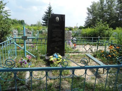 Могила воина-интернационалиста Кузьменко В.Н.