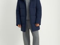 Утепленное стеганое полупальто с капюшоном