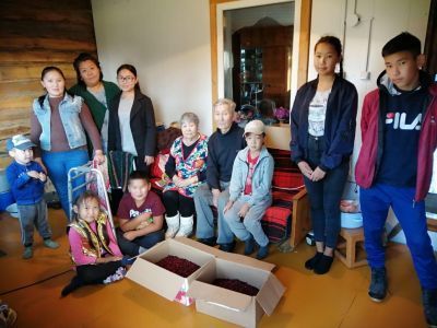 Килограммы брусники подарили школьники ветеранам тыла и детям войны села Чериктэй