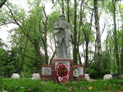 Братская могила с захоронением воинов, павших в период Великой Отечественной войны 1941—1945 гг.