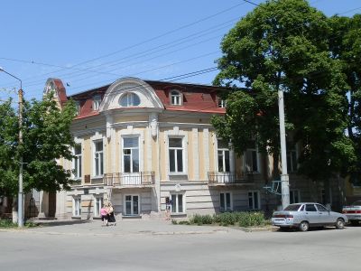 Мемориальное здание - штаб военно-революционных войск. Здесь формировался латышский стрелковый отряд Красной Армии