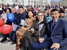 В Якутске чествовали трудовые династии, лауреатов премии и ветеранов профсоюзного движения