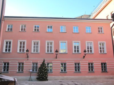 Церковь Ивана Богослова под Вязом, 1825-1827 гг. Два дома и две арки ворот. - Флигель, 1-я пол. XIX в.