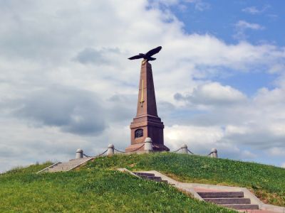 Обелиск генерал-фельдмаршалу Голенищеву-Кутузову Михаилу Илларионовичу