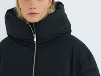 Утеплённая стёганая куртка с капюшоном, Черный