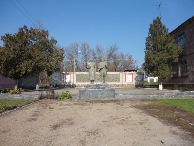 Обелиск землякам, погибшим в годы гражданской и Великой Отечественной войн