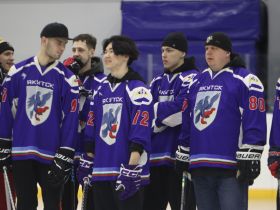 С участием восьми команд начался чемпионат Якутии по хоккею