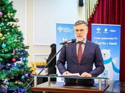 Кирилл Бычков поздравил с 15-летием Росреестра