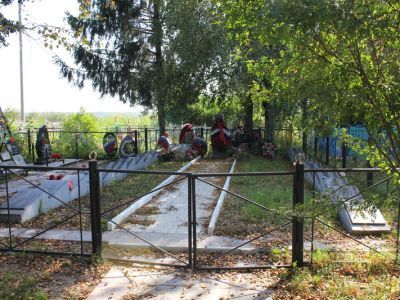 Братское захоронение советских воинов, погибших в 1941-44 гг.