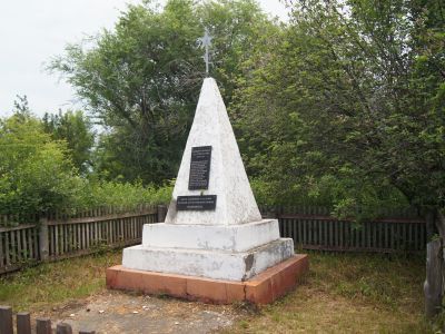 Братская могила партизан