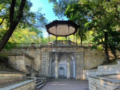 Бювет минерального источника № 18 с музыкальной беседкой