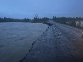 В Оймяконском районе на дороге «Колыма» временно закрыли движение для всех видов автотранспорта