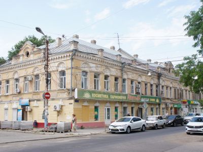 Дом  жилой с хозпристройкой по периметру двора Казачкова, сер. XIX в.