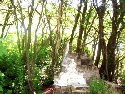 Памятный знак в честь советских воинов, погибших в боях с фашистскими захватчиками