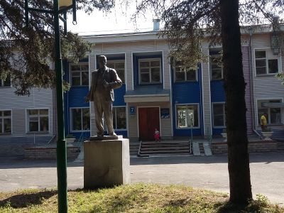 Памятник В.И. Ленину. 1969 г. Скульптор неизвестен. Гранит