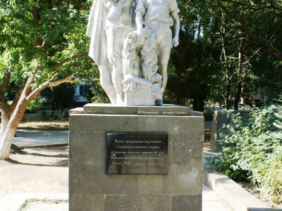 Братская могила партизан