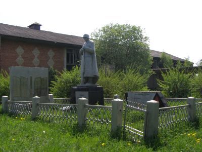 Братская могила с захоронением воинов, погибших в период Великой Отечественной войны 1941—45 гг.