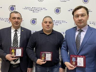 Пока Запад штампует санкции, Север трудится для победы