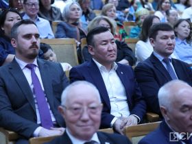 Торжественное собрание общественности ко Дню республики состоялось в Якутске