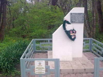 Братская могила мирных жителей, расстрелянных фашистскими оккупантами