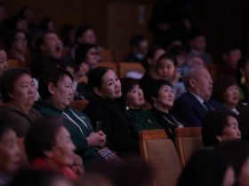 В Якутске ко Дню родного языка и письменности наградили выдающихся деятелей