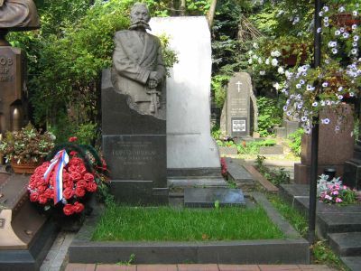 Могила - Городовиков Ока Иванович (1879-1960), Герой Советского Союза