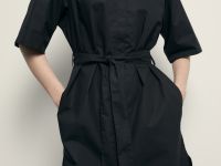 Платье с коротким рукавом и поясом