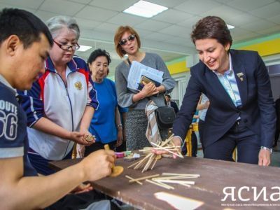 Сенатор Татьяна Лебедева сыграла в якутские настольные игры