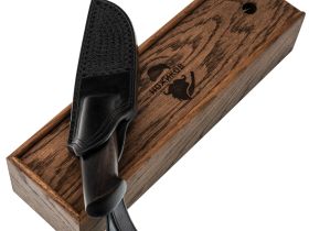 Подарочная коробка для  ножей, дуб