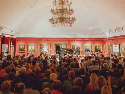 Билеты на Новогодний концерт при свечах. Моцарт. Маленькая ночная серенада. Бетховен. К Элизе. Чайковский. Серенада (Галерея Александра Шилова) / Концерт | Афиша | ИнфоТаймс