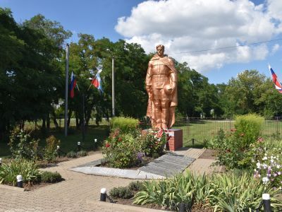 Братская могила советских воинов, погибших в годы Великой Отечественной войны